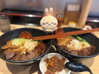 終於吃到池袋好吃牛肉麵 全部のせ🎀1600  缺點是….我沒吃飽 滷肉飯有點濃