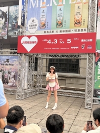 請問有人知道她是誰嘛 #秋葉原動漫祭  #日本東京