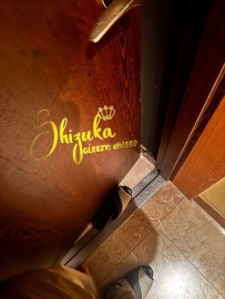 【哥哥的智慧大爆發：用身體擋門！？🤣】 這位哥哥真的太可愛了…… 妹妹要到之前，